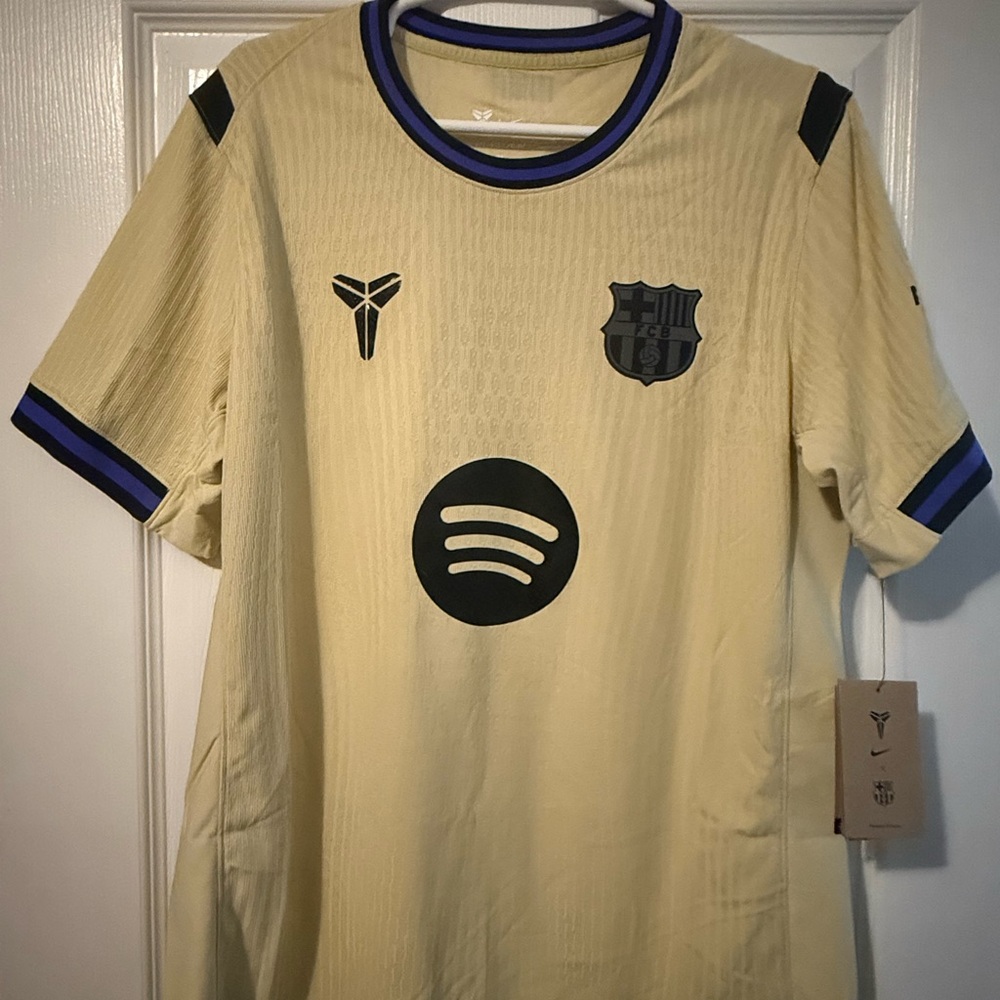 Nike FC Barcelona 2025/26 Match
Men's Kobe Dri-FIT ADV Soccer Authentic Jersey